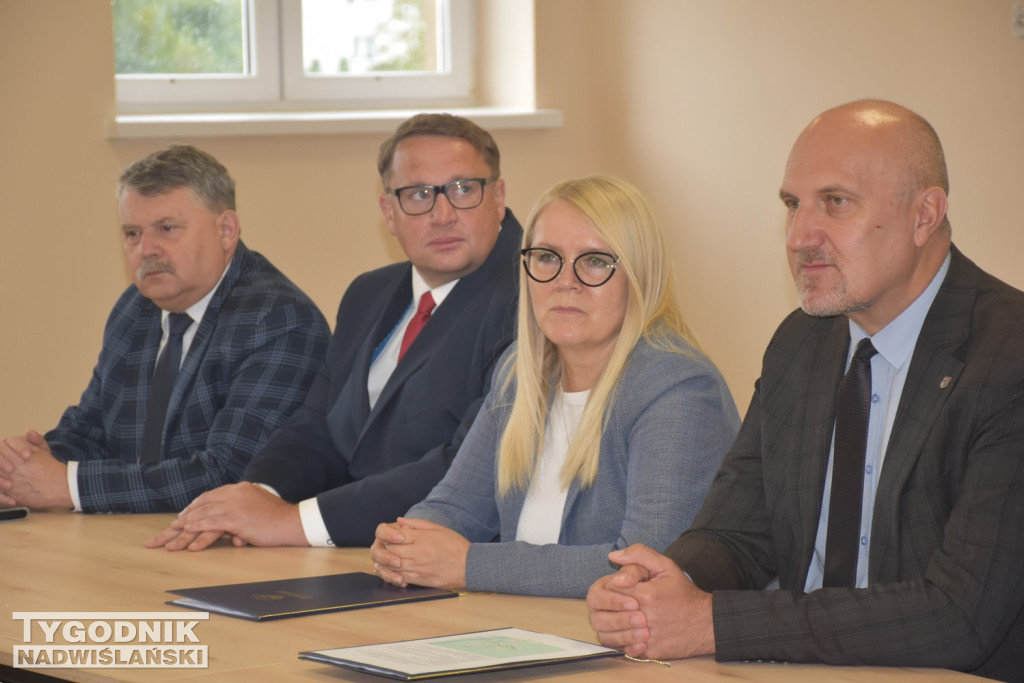 Podpisanie umowy na remont drogi wojewódzkiej w Ciszycy