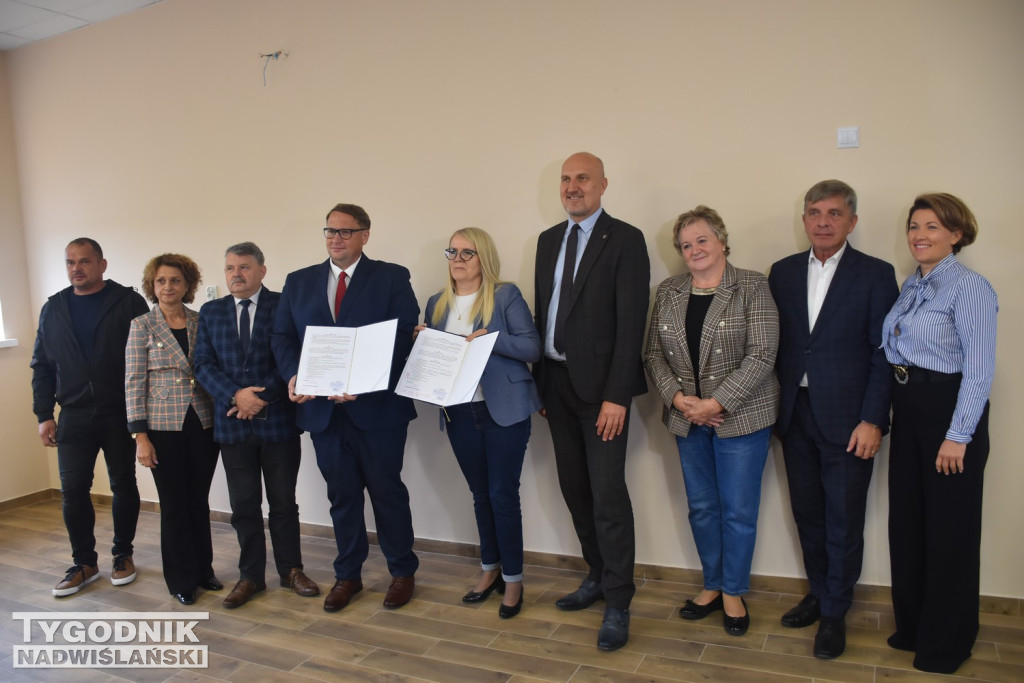 Podpisanie umowy na remont drogi wojewódzkiej w Ciszycy
