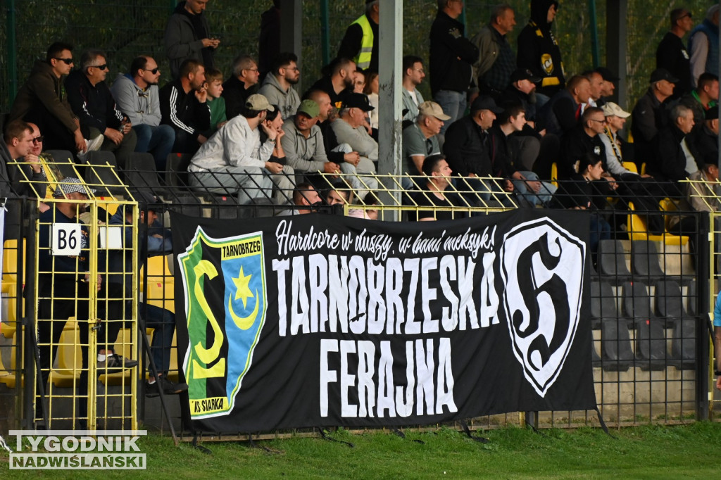Kibice na meczu Czarni Połaniec - Siarka Tarnobrzeg