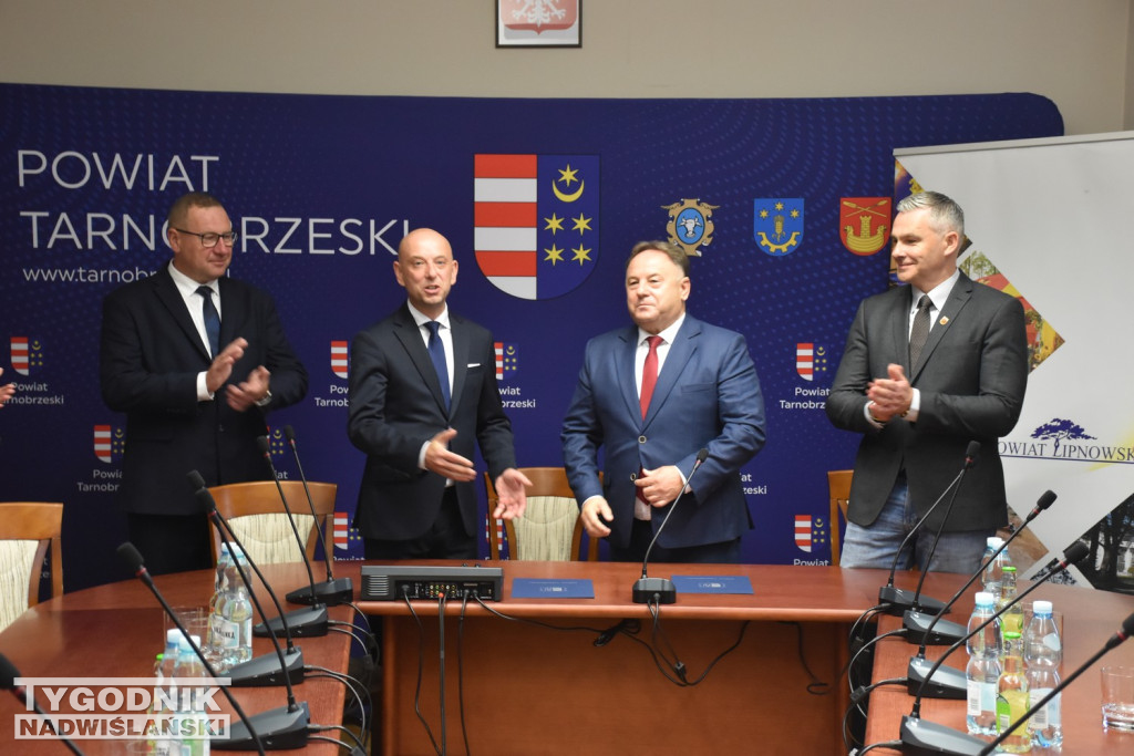 Podpisanie porozumienia między powiatami