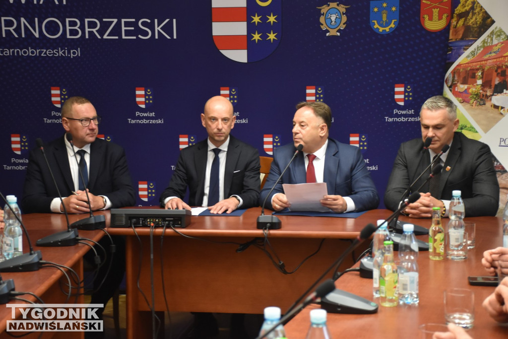 Podpisanie porozumienia między powiatami