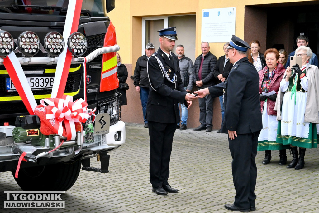 Nowy wóz strażacki dla OSP Chmielów