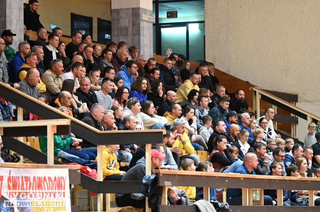 Kibice ma meczu MKKS Siarka - Dziki Basket Mielec