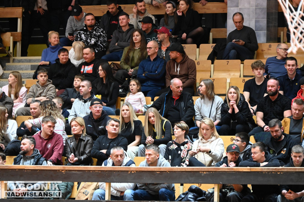 Kibice ma meczu MKKS Siarka - Dziki Basket Mielec