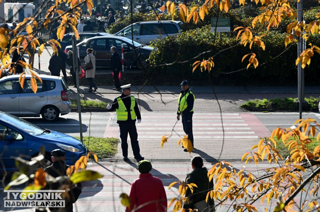 Bezpiecznie przy cmentarzach w Tarnobrzegu