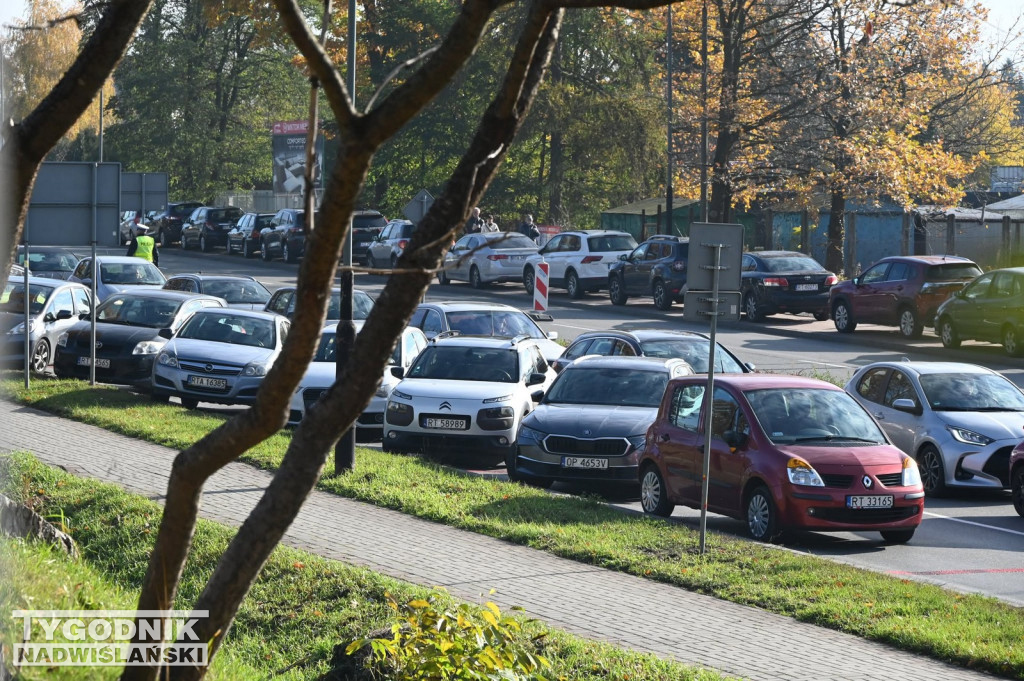 Bezpiecznie przy cmentarzach w Tarnobrzegu