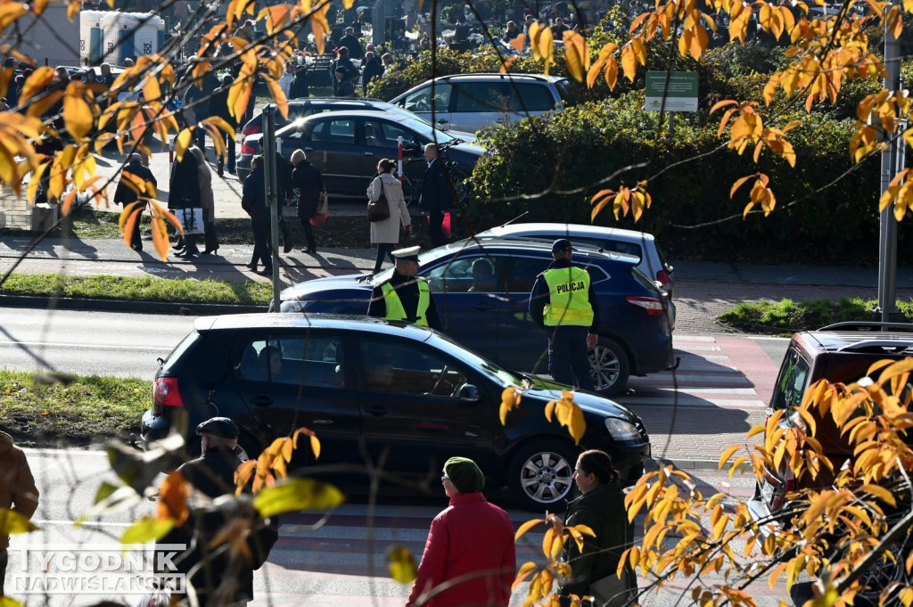 Bezpiecznie przy cmentarzach w Tarnobrzegu