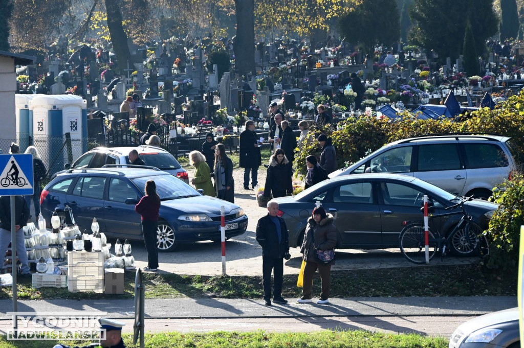 Bezpiecznie przy cmentarzach w Tarnobrzegu