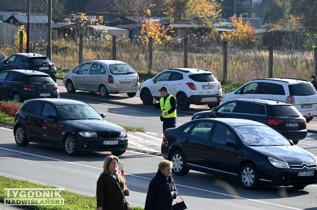 Bezpiecznie przy cmentarzach w Tarnobrzegu