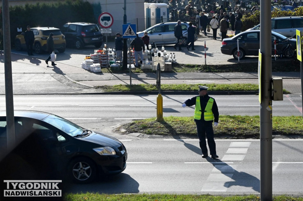 Bezpiecznie przy cmentarzach w Tarnobrzegu