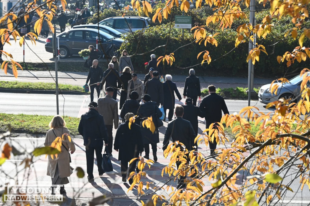 Bezpiecznie przy cmentarzach w Tarnobrzegu