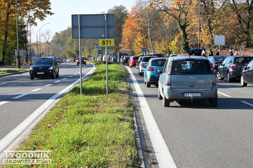 Bezpiecznie przy cmentarzach w Tarnobrzegu