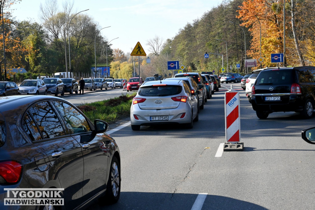 Bezpiecznie przy cmentarzach w Tarnobrzegu