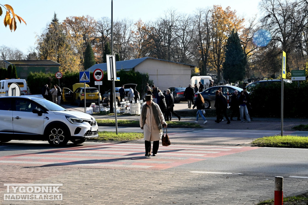 Bezpiecznie przy cmentarzach w Tarnobrzegu