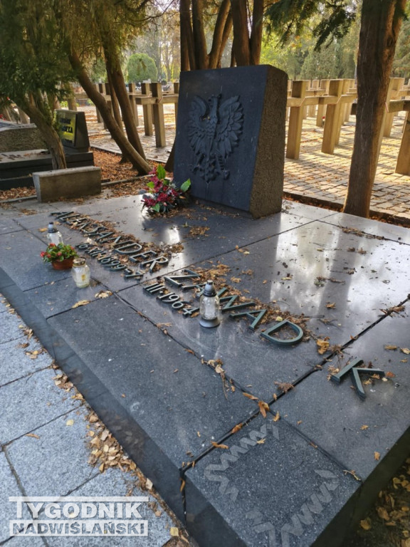 Groby sławnych osób na Wojskowych Powązkach