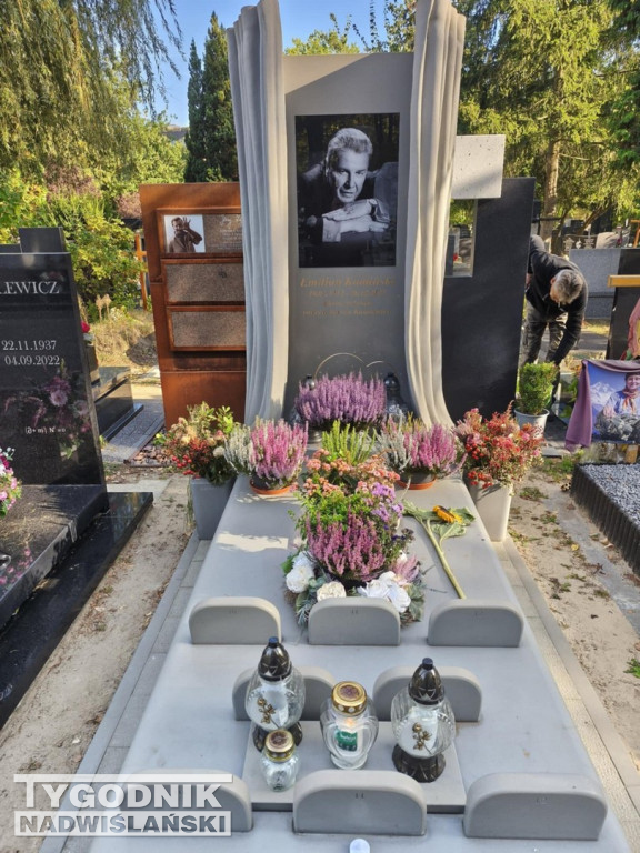 Groby sławnych osób na Wojskowych Powązkach