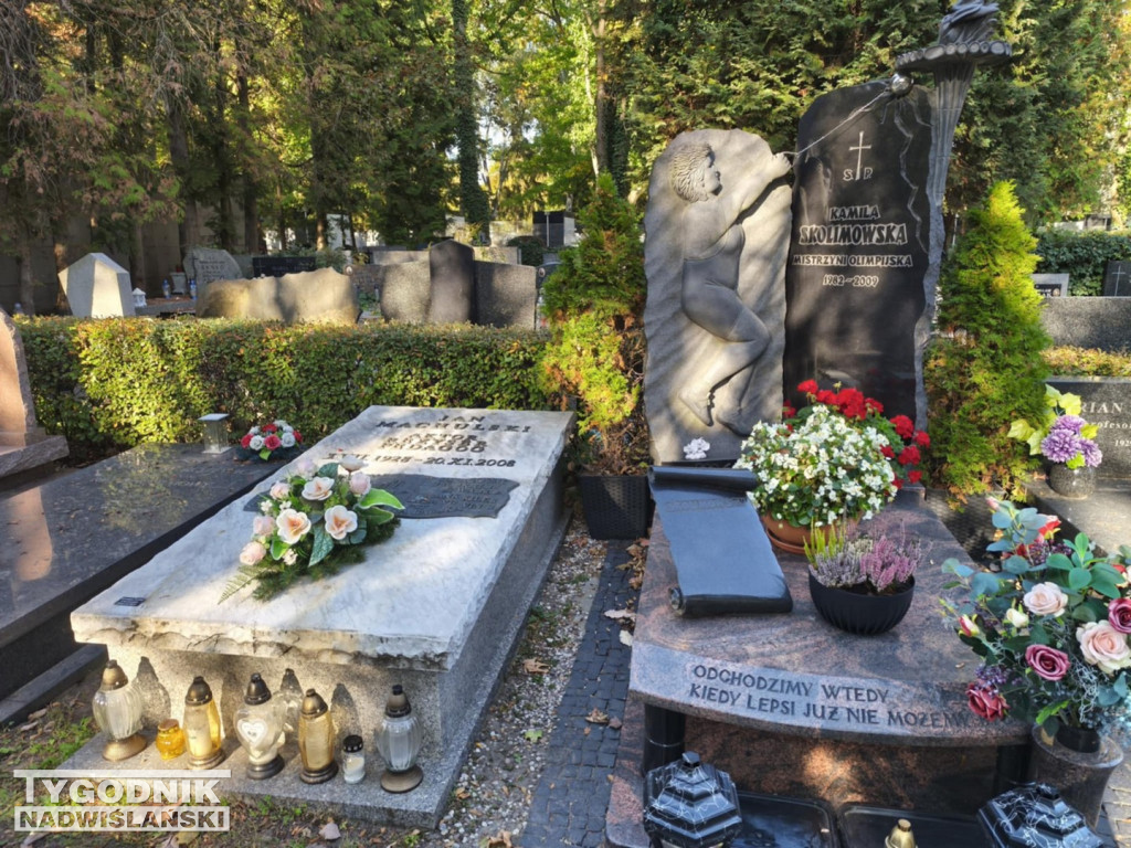 Groby sławnych osób na Wojskowych Powązkach