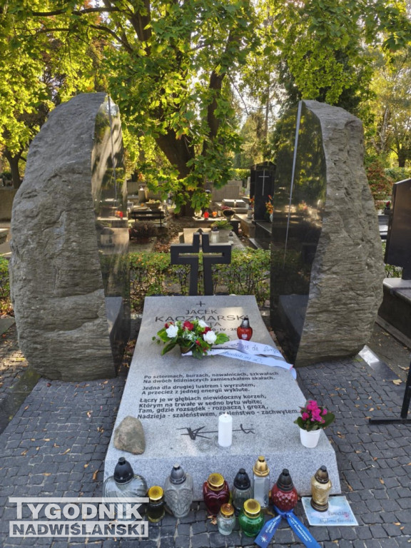 Groby sławnych osób na Wojskowych Powązkach