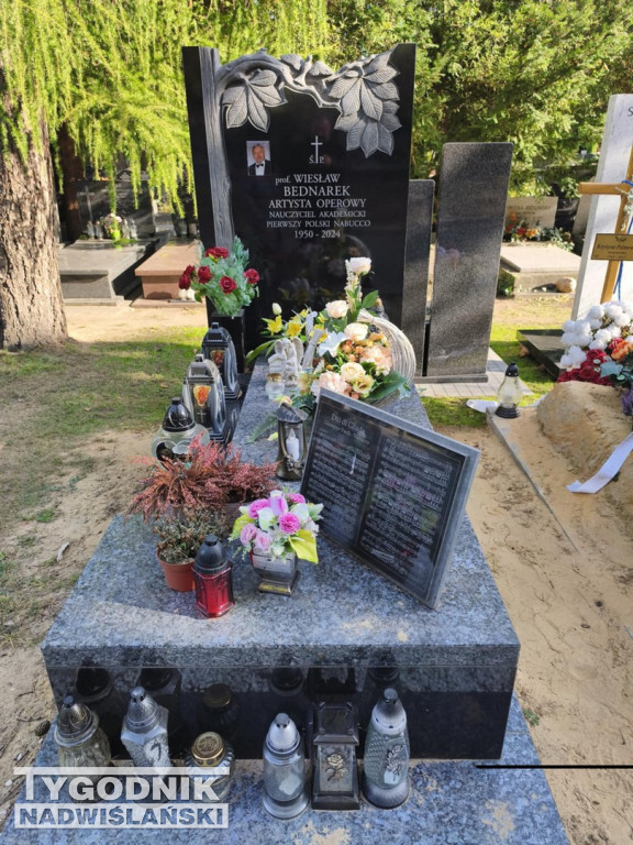 Groby sławnych osób na Wojskowych Powązkach