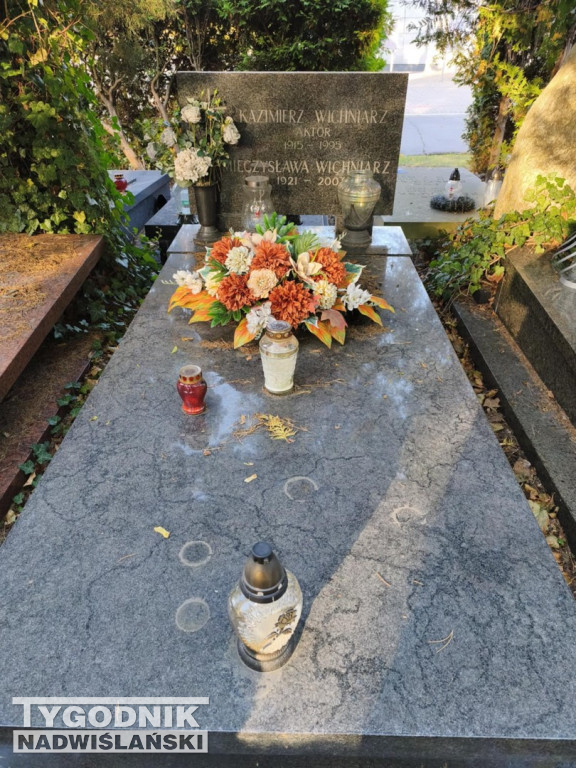 Groby sławnych osób na Wojskowych Powązkach