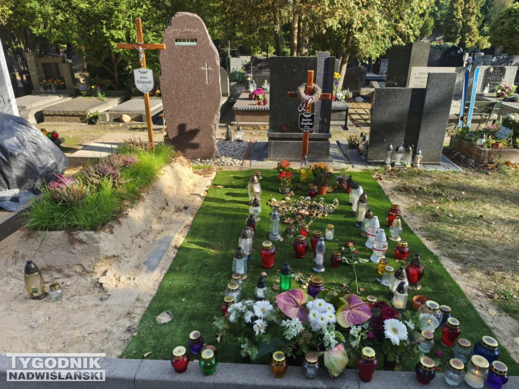 Groby sławnych osób na Wojskowych Powązkach