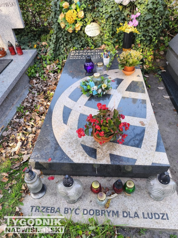 Groby sławnych osób na Wojskowych Powązkach