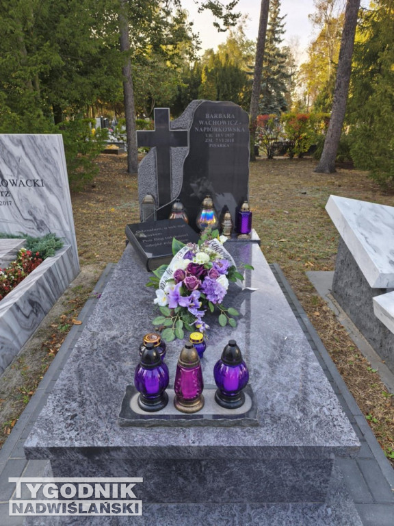 Groby sławnych osób na Wojskowych Powązkach