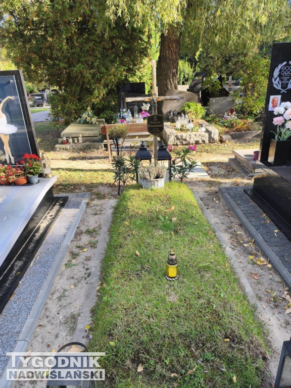 Groby sławnych osób na Wojskowych Powązkach