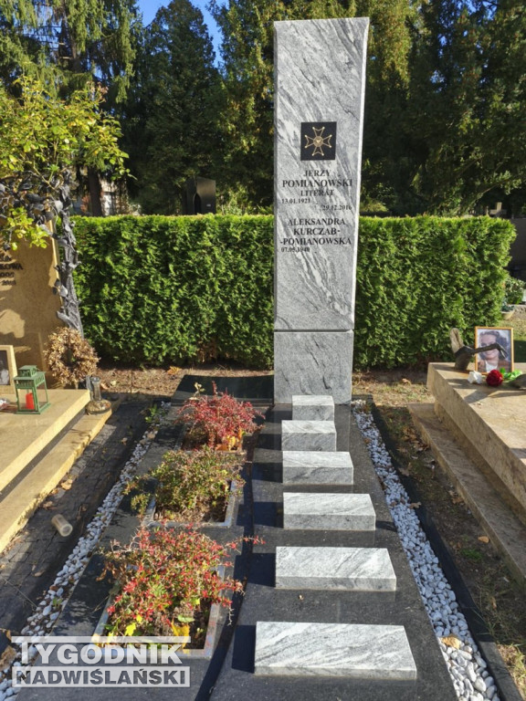 Groby sławnych osób na Wojskowych Powązkach