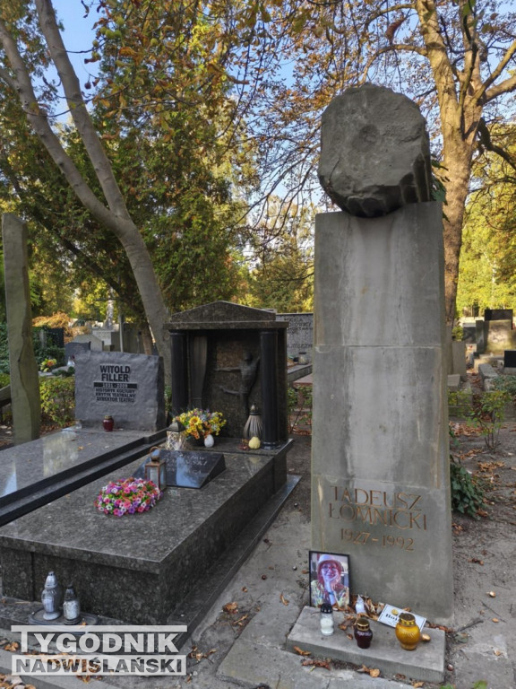 Groby sławnych osób na Wojskowych Powązkach