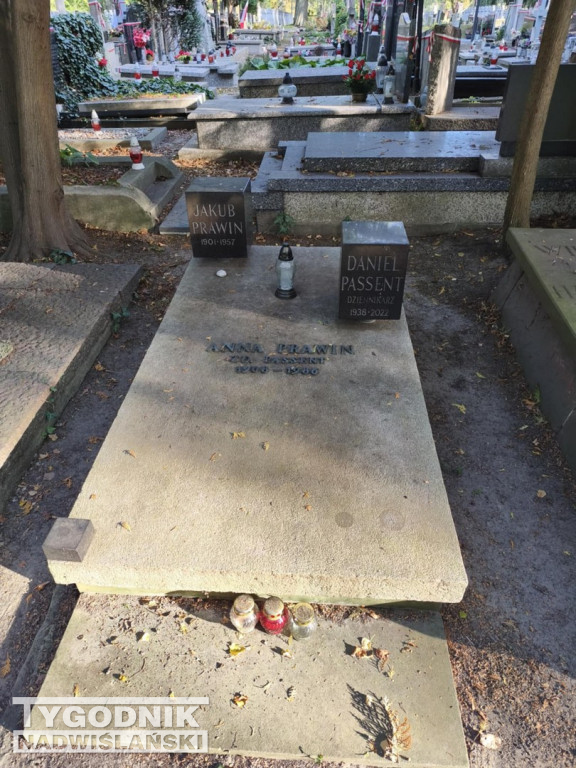 Groby sławnych osób na Wojskowych Powązkach