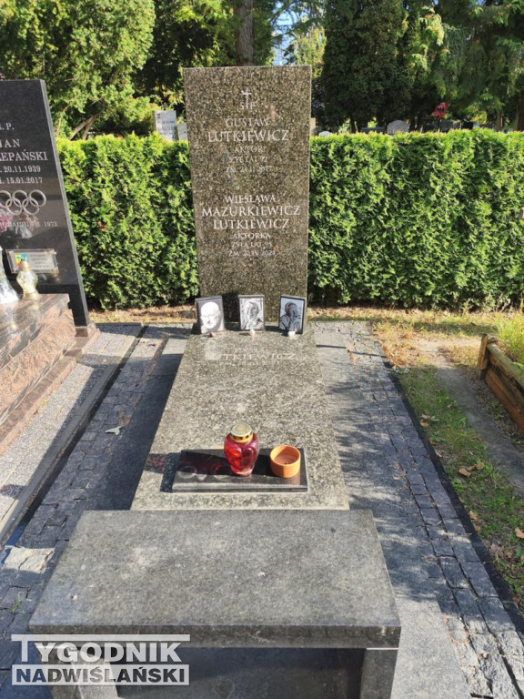 Groby sławnych osób na Wojskowych Powązkach