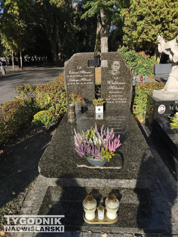 Groby sławnych osób na Wojskowych Powązkach