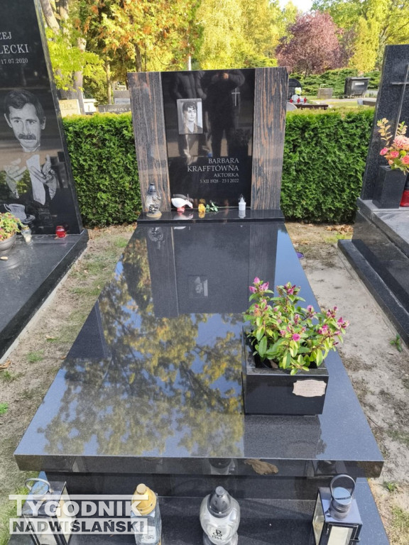 Groby sławnych osób na Wojskowych Powązkach