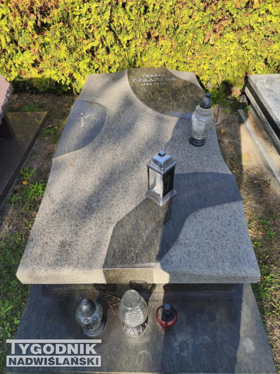 Groby sławnych osób na Wojskowych Powązkach