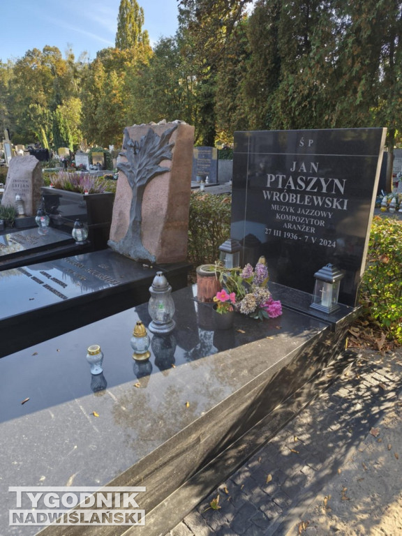 Groby sławnych osób na Wojskowych Powązkach