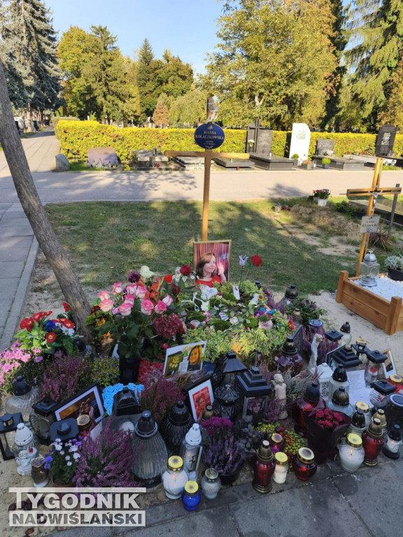 Groby sławnych osób na Wojskowych Powązkach