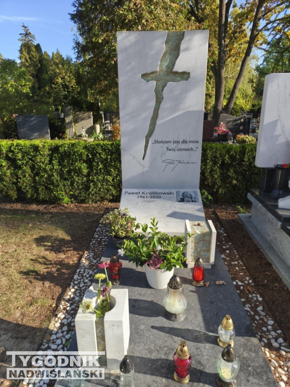 Groby sławnych osób na Wojskowych Powązkach