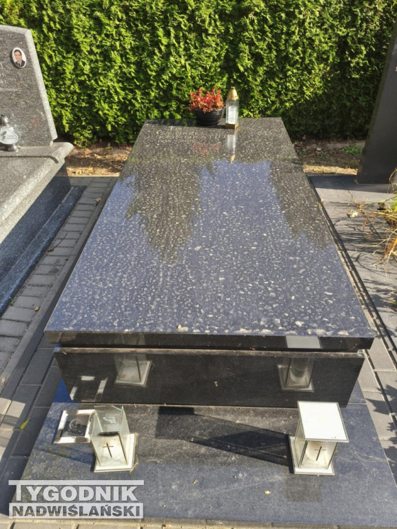 Groby sławnych osób na Wojskowych Powązkach