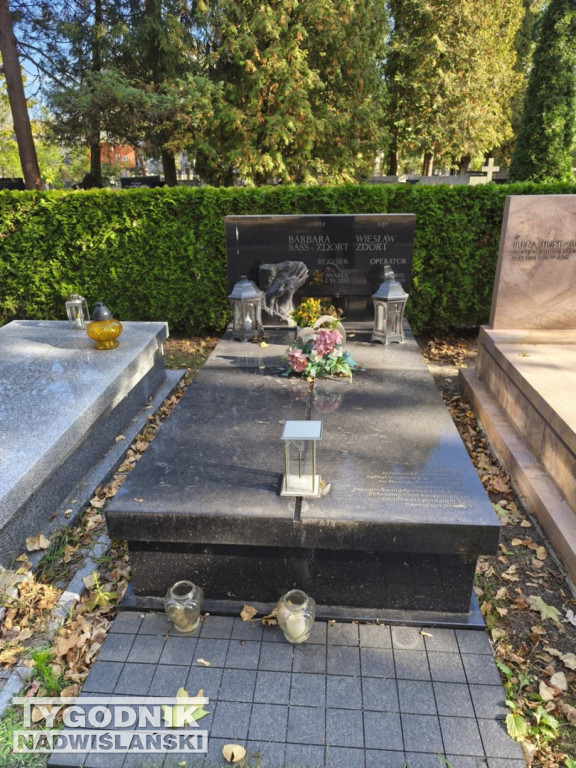 Groby sławnych osób na Wojskowych Powązkach