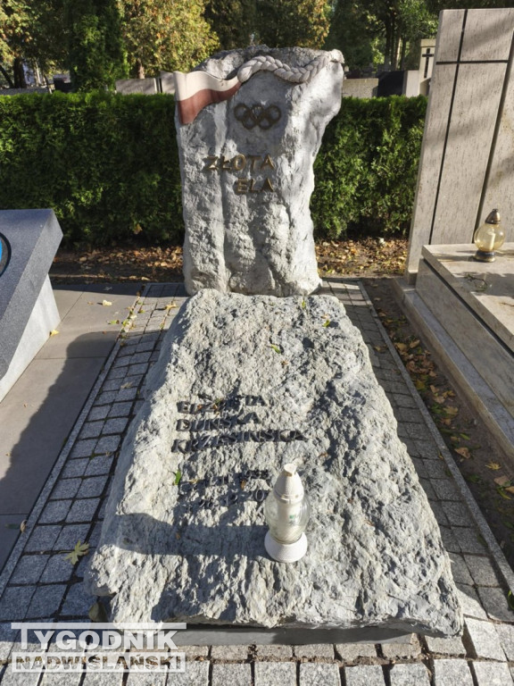 Groby sławnych osób na Wojskowych Powązkach