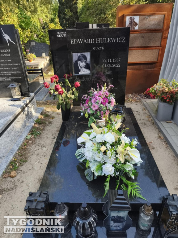 Groby sławnych osób na Wojskowych Powązkach