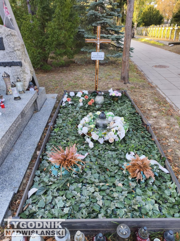 Groby sławnych osób na Wojskowych Powązkach