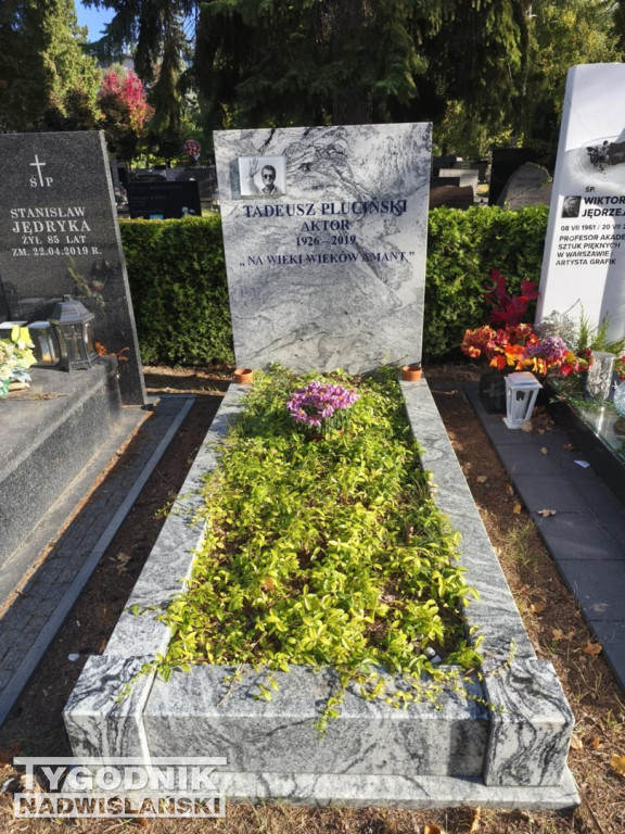 Groby sławnych osób na Wojskowych Powązkach