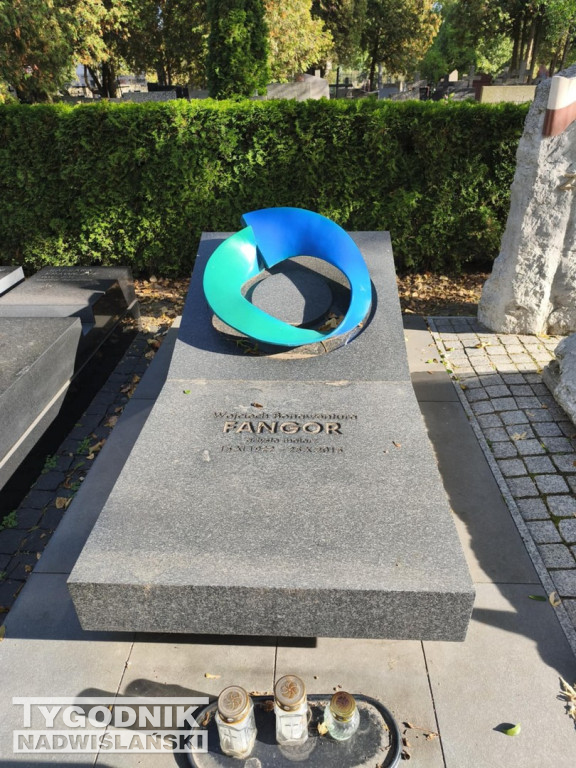 Groby sławnych osób na Wojskowych Powązkach