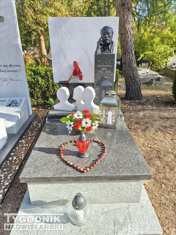 Groby sławnych osób na Wojskowych Powązkach