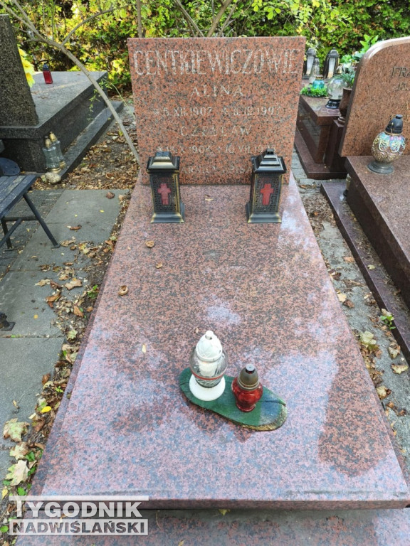 Groby sławnych osób na Wojskowych Powązkach