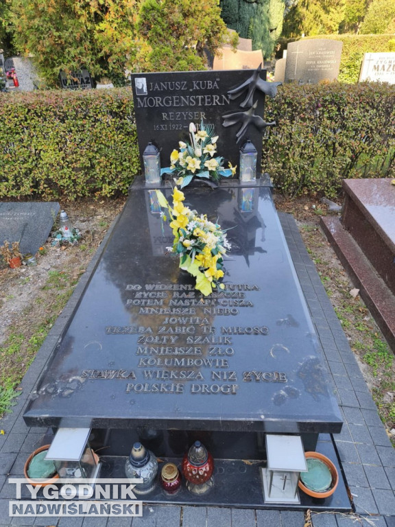 Groby sławnych osób na Wojskowych Powązkach