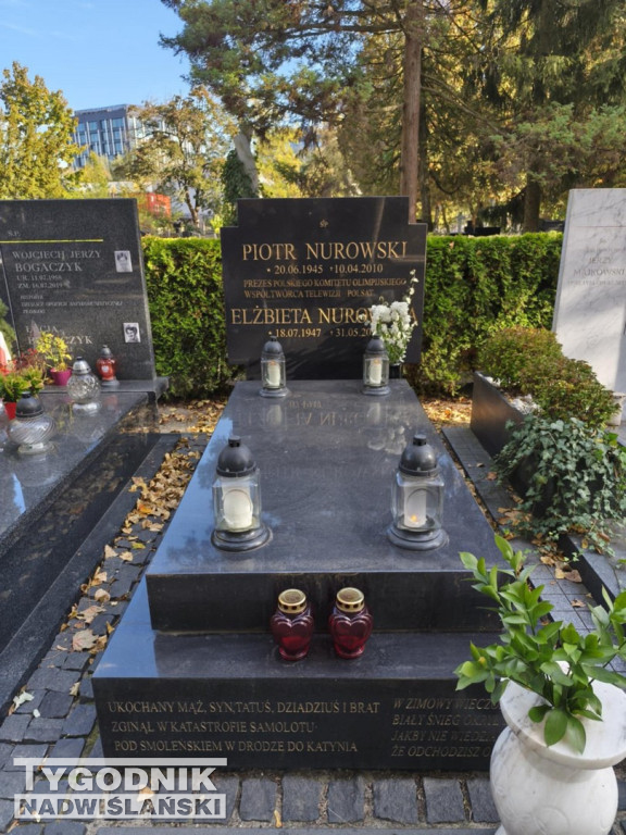 Groby sławnych osób na Wojskowych Powązkach