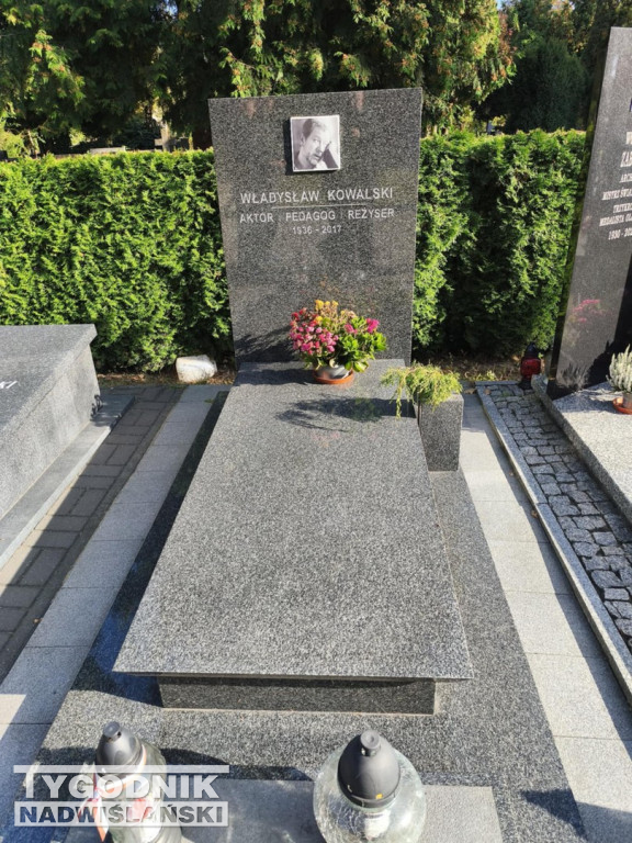 Groby sławnych osób na Wojskowych Powązkach